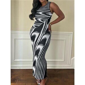 Plus Size Sleeveless Bodycon Maxi Dress with Abstract Print